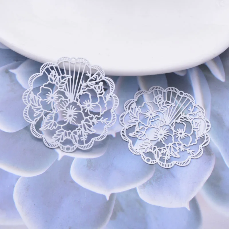 30 Stück AD3118 35mm lackiertes Messing in Silberfarbe, chinesischer Stil, Stickmuster-Blumen-Anhänger, filigrane Schmuckteile für Ohrringe – Detail 12