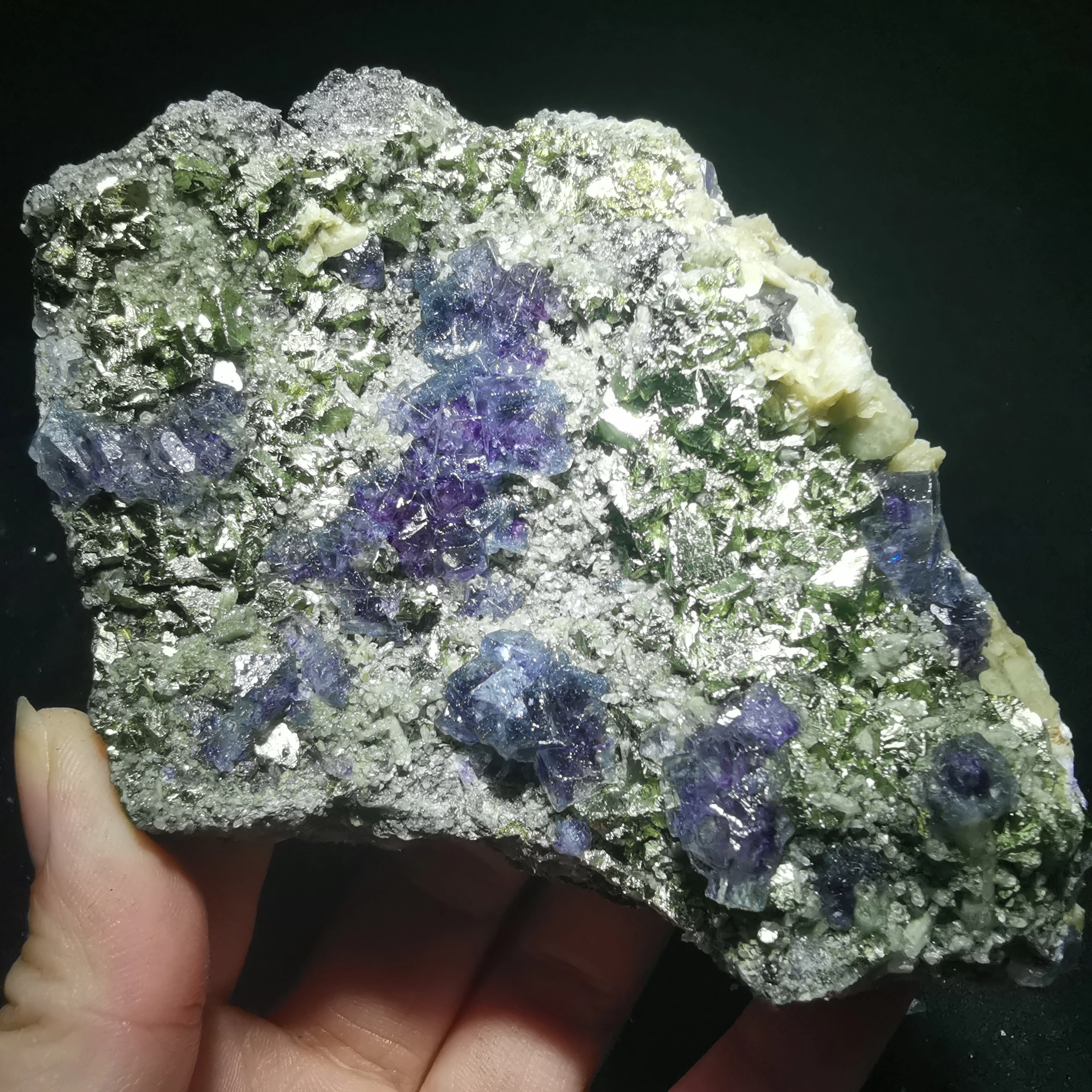 342.gHome decoration teaching of natural rare chalcopyrite, purple fluorite, phosphorite and associated cluster minerals