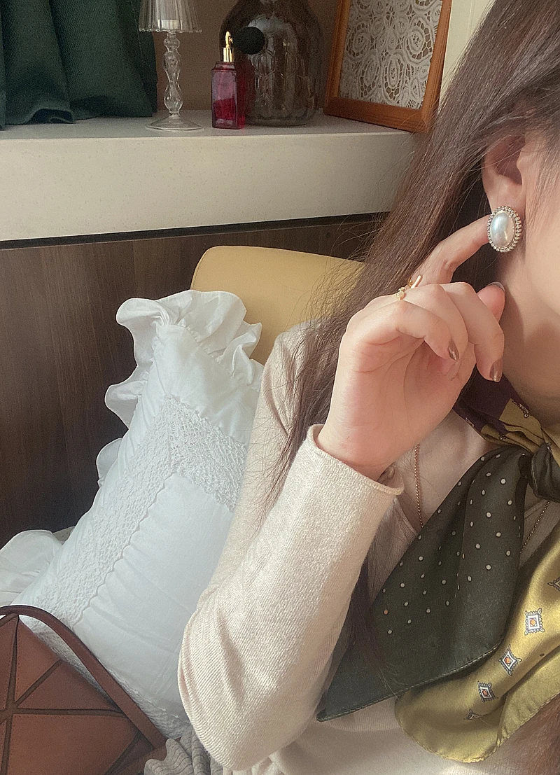 HUANZHI 2024 New Pearl Zircon Retro Elegant Irregular Oval Square Hollow Out Earrings for Women Party Autumn Winter Jewelry