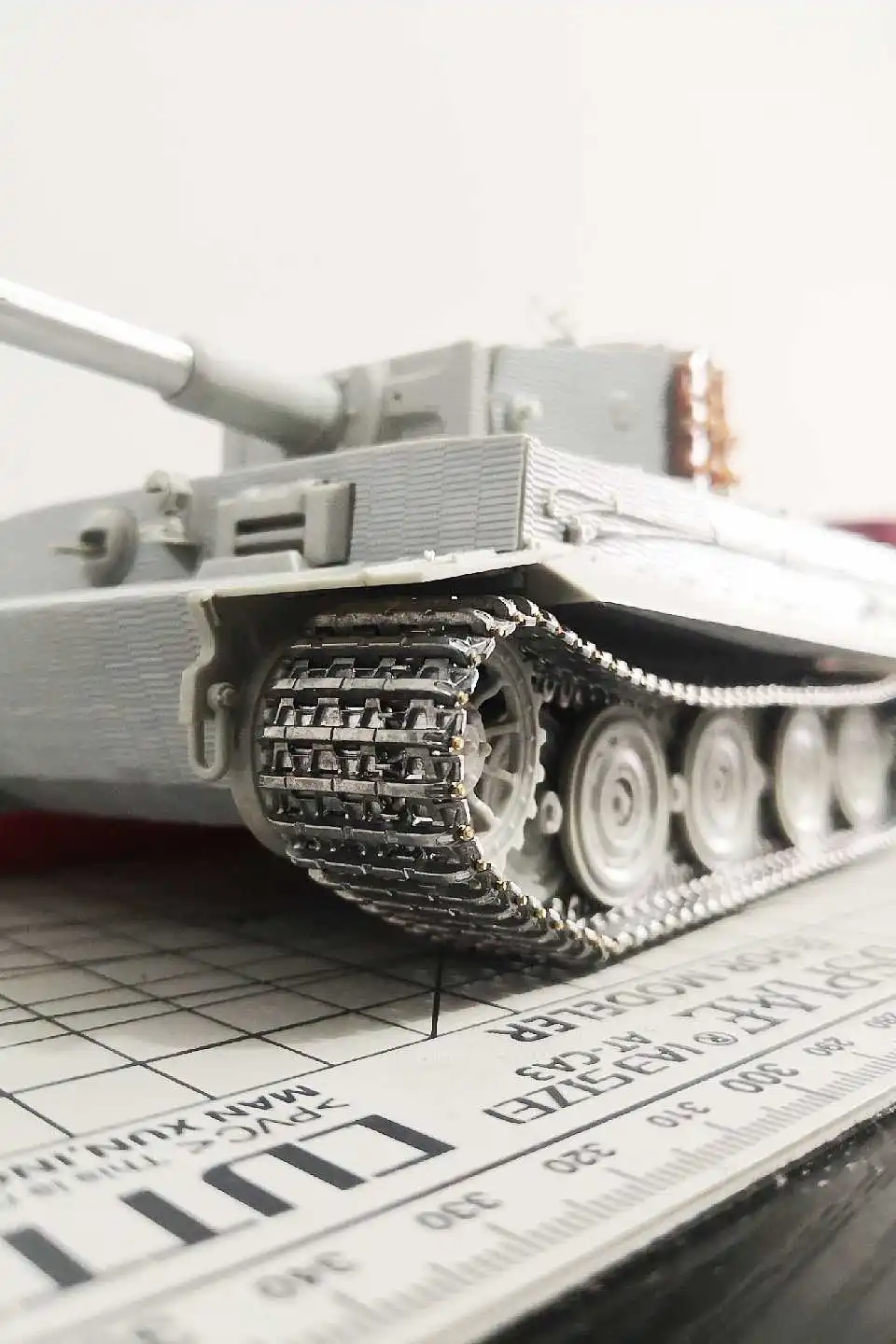 Duitse Link voor Model TIGER I: De Perfecte Detailaanvulling voor Jouw Metalen Tankkit