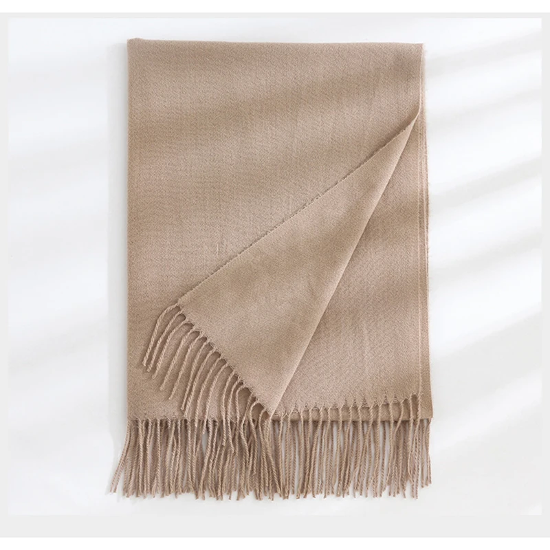 Designer 2023 Autumn winter women scarf Solid color warm cashmere scarves Tassels shawls Fashion brand neck bandana pashmina