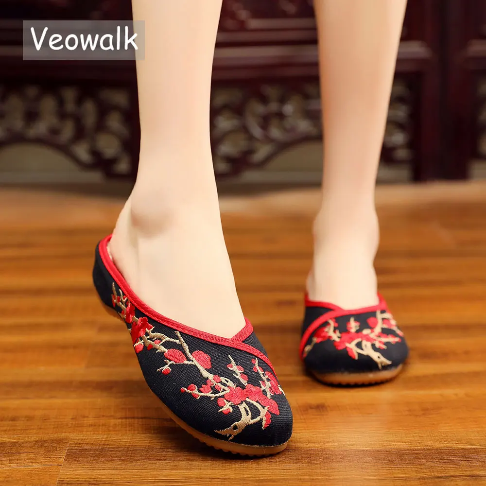 Veowalk Chinese Plum Flowers Embroidered Women Cotton Mules Slippers Ladies Close Toe Leisure Comfort Flat Shoes zapatos mujer