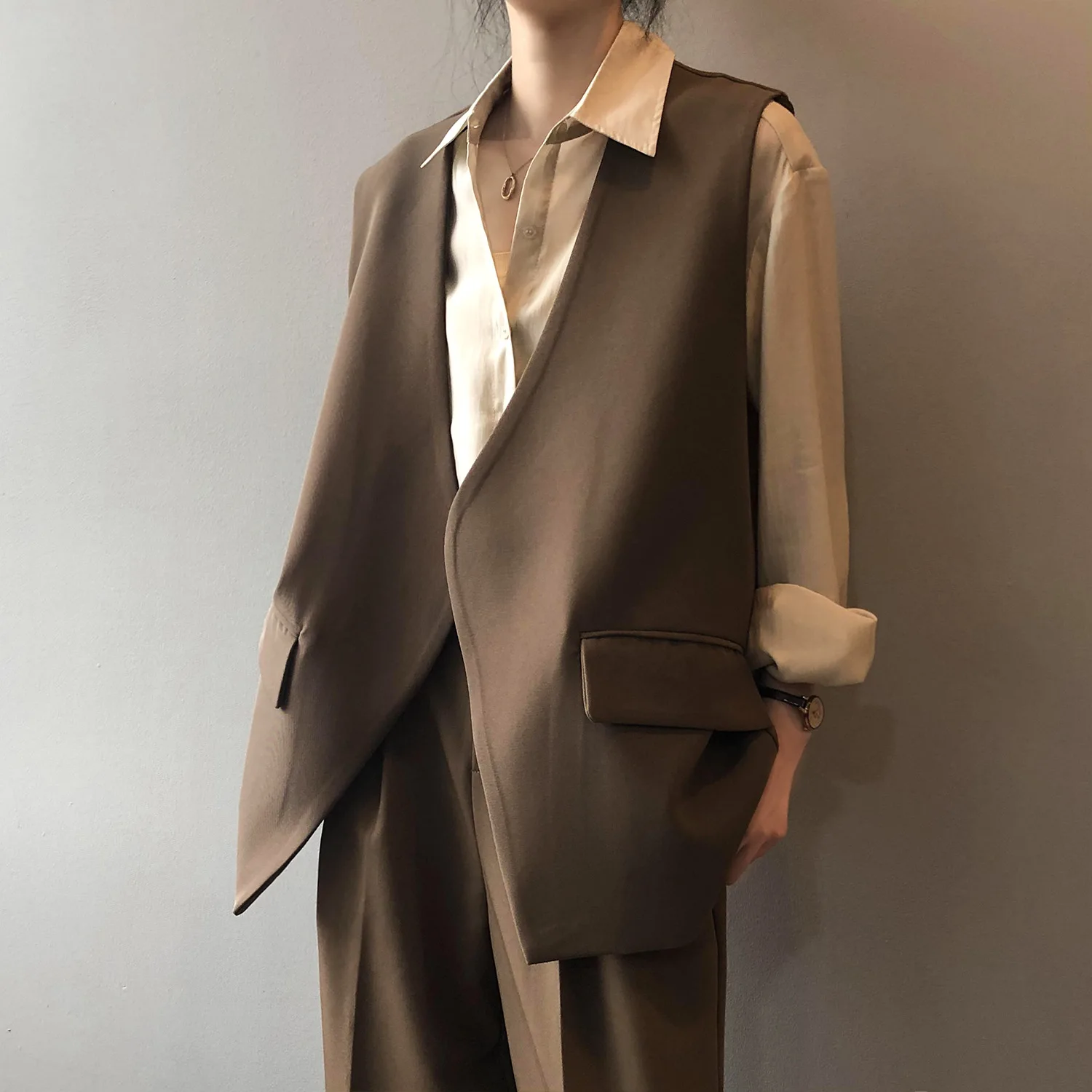 80089 Fall Women Suit Vest V-Neck Sleeveless Korean Fashion Slit Loose Elegant Solid Color All-Matching Office Ladies Waistcoat