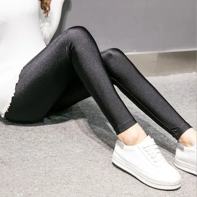 Damen Frühling Herbst Große Größen Leggings Sommer Knielange Kurze Hosen Lässige Dehnbare Skinny Glänzende Neon-Shorts Caprihosen