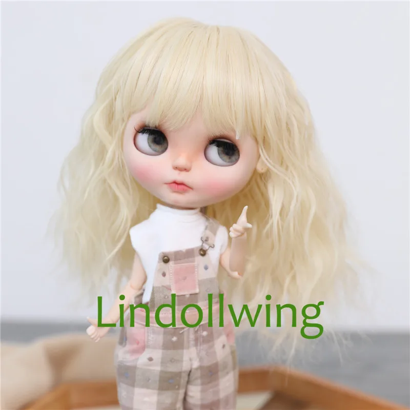 

9-10 inch Blyth Wig Long Blonde Curly Hair