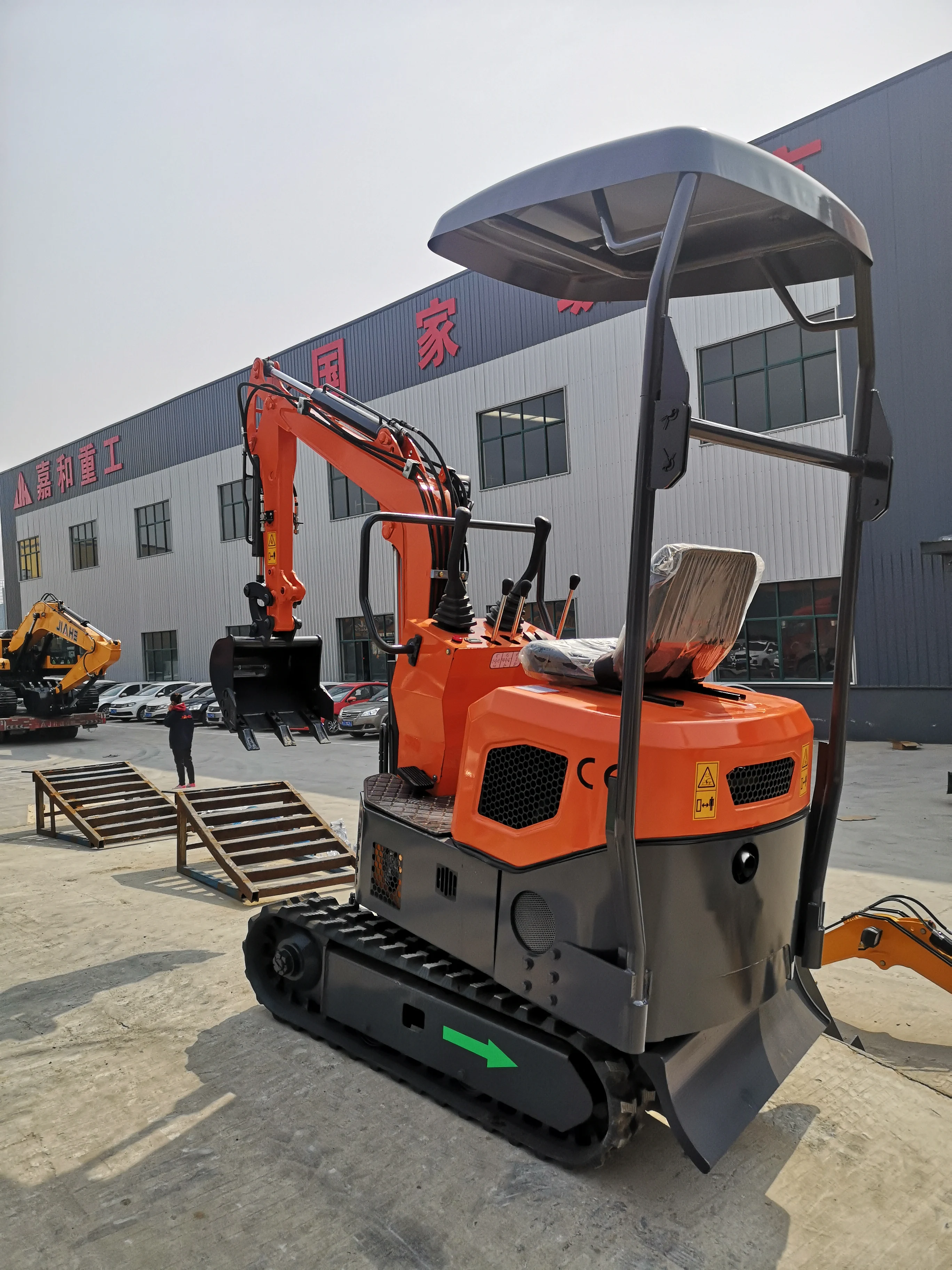 SYNBON Crawler Hydraulic Small Digger Mini  Excavator Garden Digging Machine