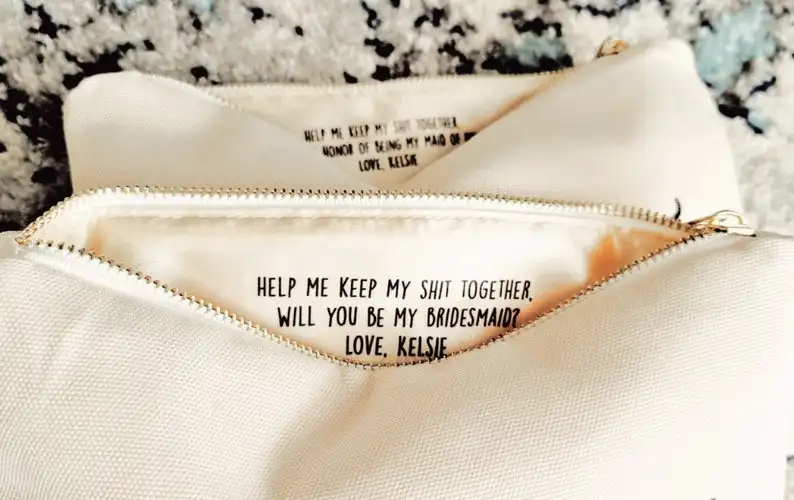 Personalisierte Make-up-Tasche, Brautjungfern-Geschenk, Junggesellenabschied, Gastgeschenke, Brautparty, Vorschlag, Leinen-Kosmetiktasche, Monogramm-Beutel – Detail 3