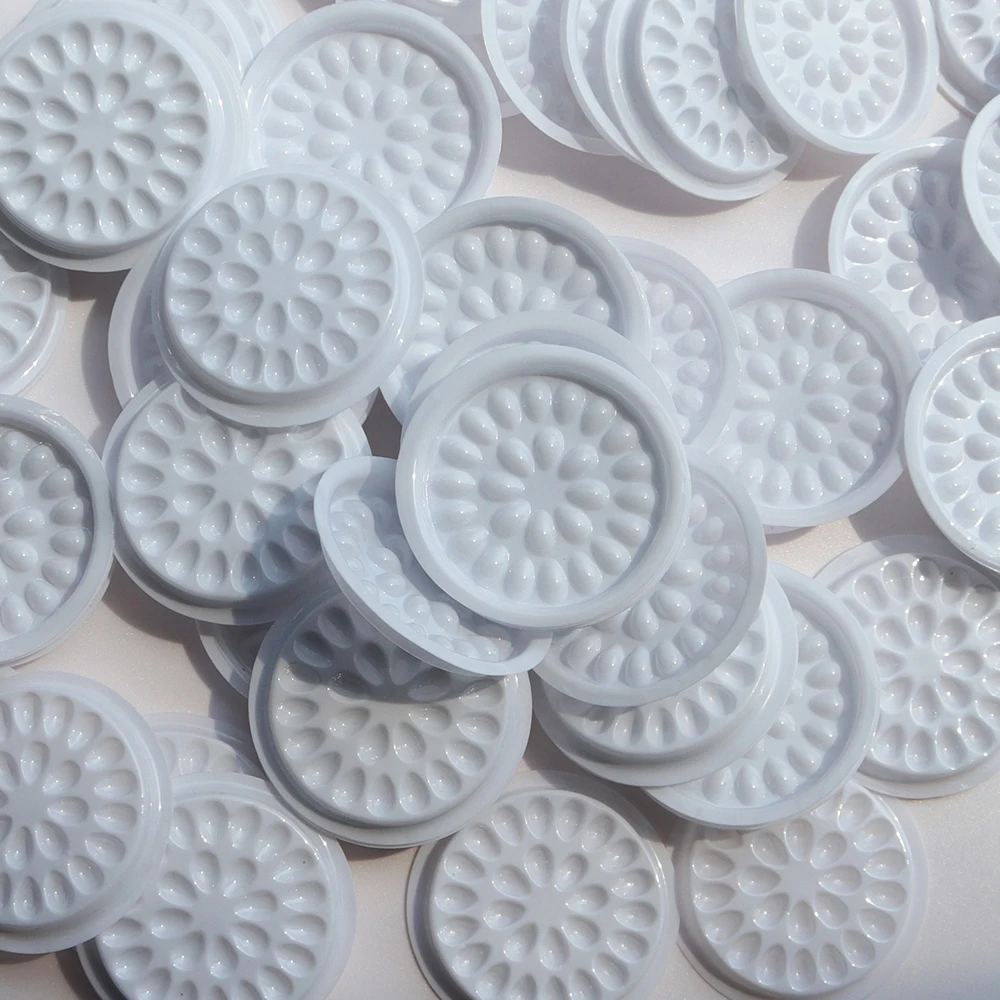 Wholesale white 100pcs disposable Eyelash glue holder Pallet Eyelash Extension glue pads stand on plastic glue holder