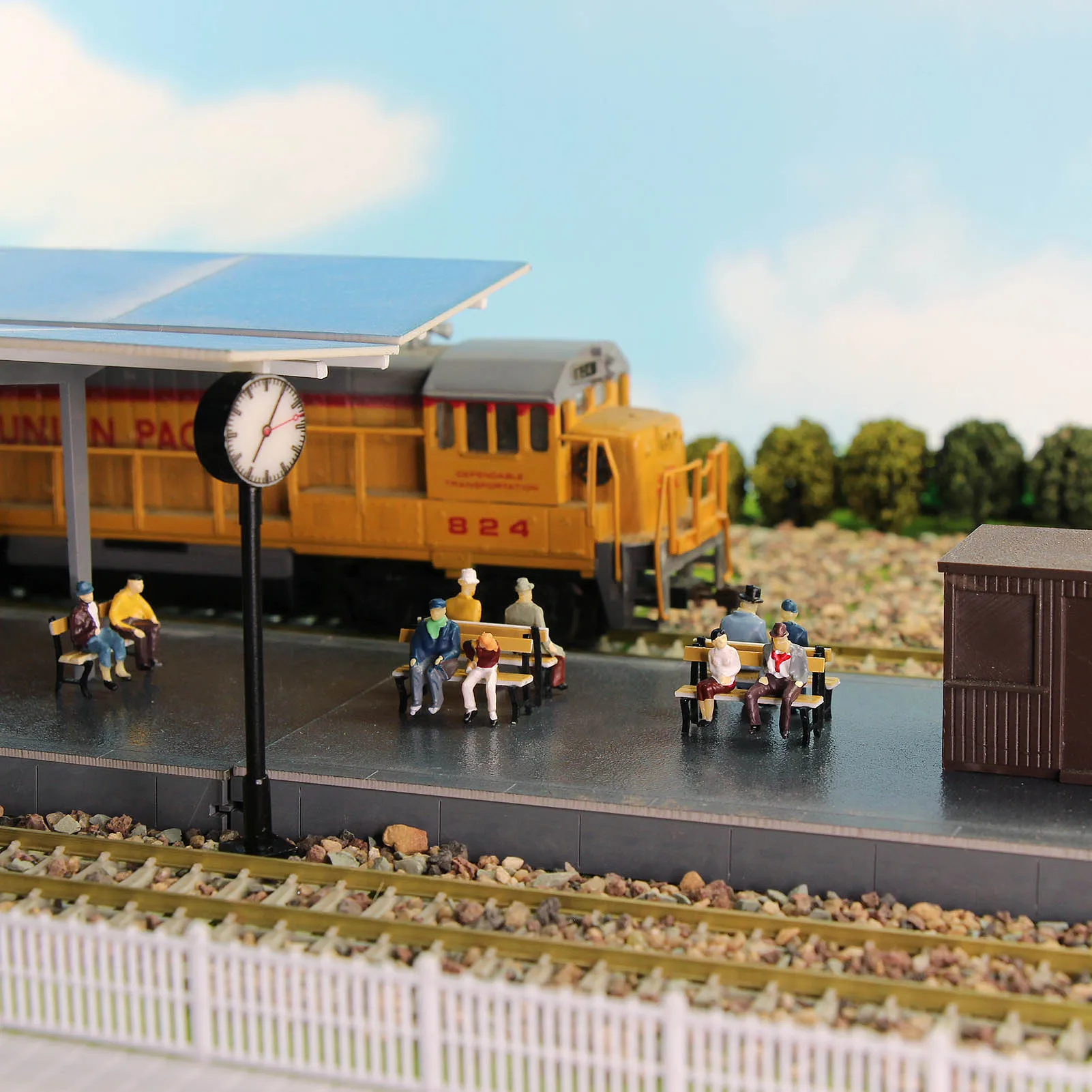 Evemodel 60pcs HO Scale 1:87 นั่งผู้โดยสารคนนั่งตัวเลข 30 Poses ชุดรถไฟ P8711