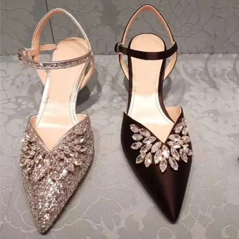 Chic Woman Pure Rhinestone Embellished V-Cut Pumps Kitten Cup Heels Crystal Wedding Shoes Pointed Toe Glitter Banquet High Heels