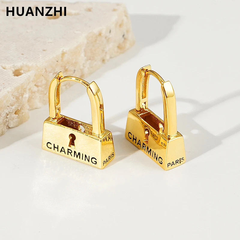 HUANQI 2022 orecchini a cerchio piccoli con chiusura Color oro con lettera di Design speciale per gioielli da donna con fibbia per ragazza