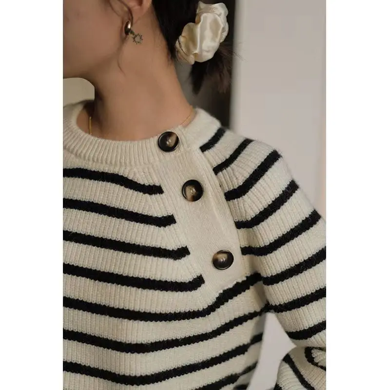 Thick warm female O-neck striped jumper sweater Winter return ring stamped knitted female vault athlete supervised jumper pulled