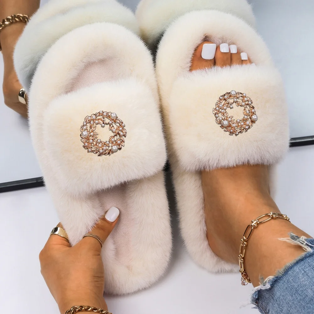 Fluffy Slides Flip Flops Female Pearl Wreath Indoor Slippers Designer Fur Sandals Plush Slippers Women Luxury Winter Warm Shoes