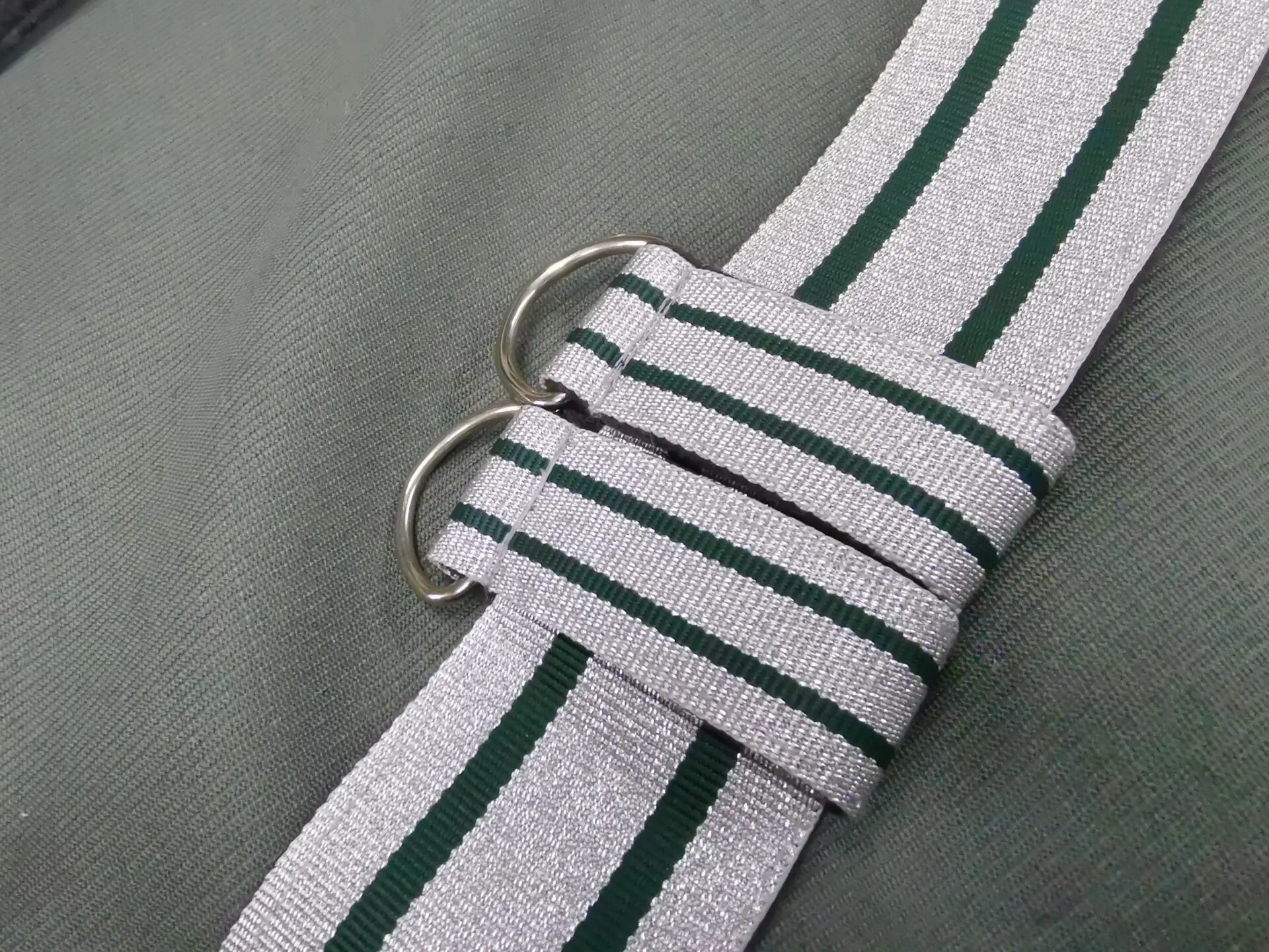 حزام مضفر EMD، مشبك معدني مجاني