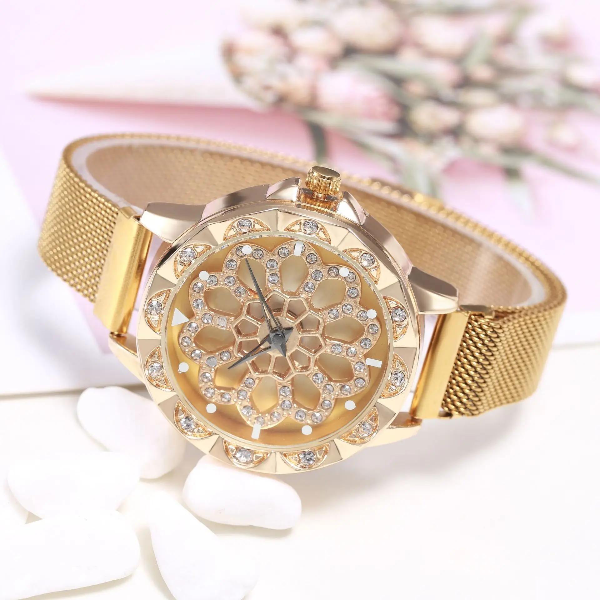 Fashion simple starry round flower rotatable mirror lucky lady quartz watch