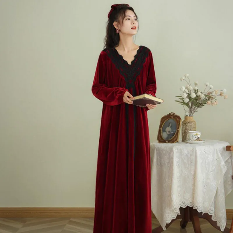 Women\'s Nightgown Long Sleeves Velvet Nightdress Winter Palace Style Warm Pajamas Loose V Neck Red Black Green Bridal Gown FG425