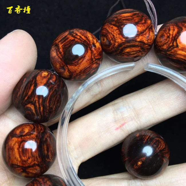 Hainan Huanghua pear hand string ghost face ghost eye to eye old material tumor scar men's Wooden Bracelet advanced sea yellow