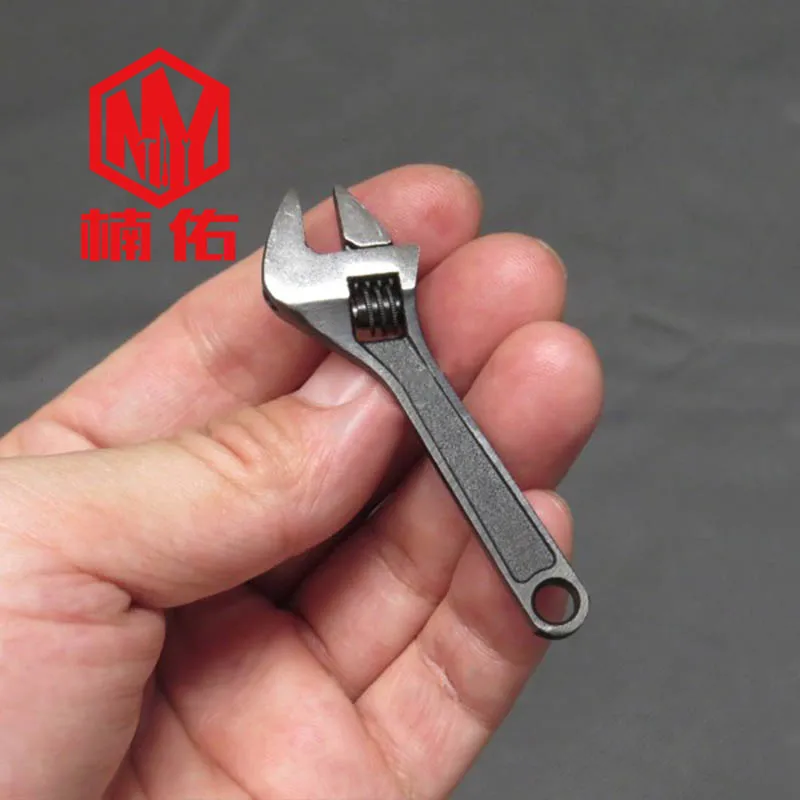 1PCS Creative MINI Wrench Key Car Tool EDC Adjustable Wrench Outdoor Self-Defense Tool