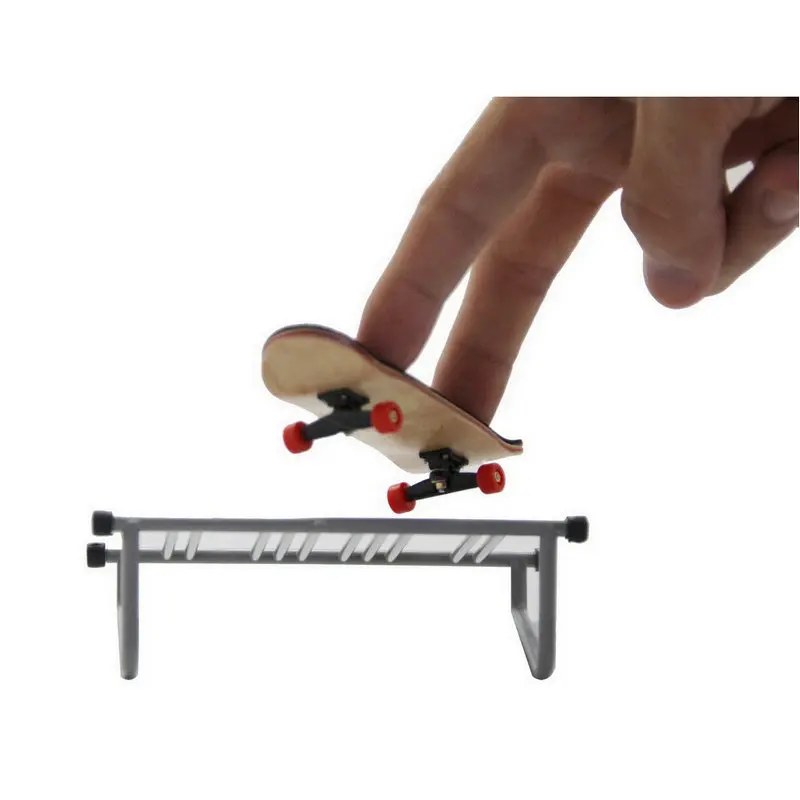 Finger skateboard props field finger skateboard accessori strumenti puntelli in plastica Finger skateboard scene finger tip matching