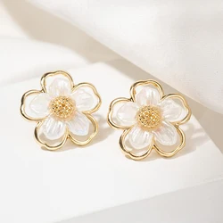 2021 Summer Fairy Non-pierced Ear Clip Double-layer Hollow Shell Flower Clip on Earrings for Women Temperament Elegant Earrings