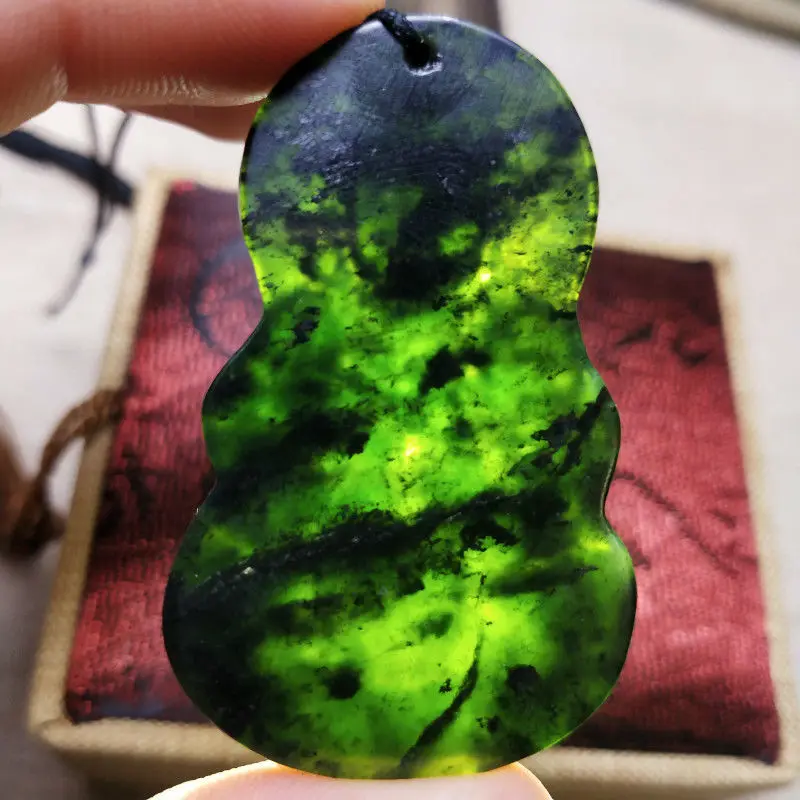 Natural Tibetan Medicine King Graphite Green Jade Guanyin Bodhisattva Pendant Women's Safe Jade Pendant Jewelry