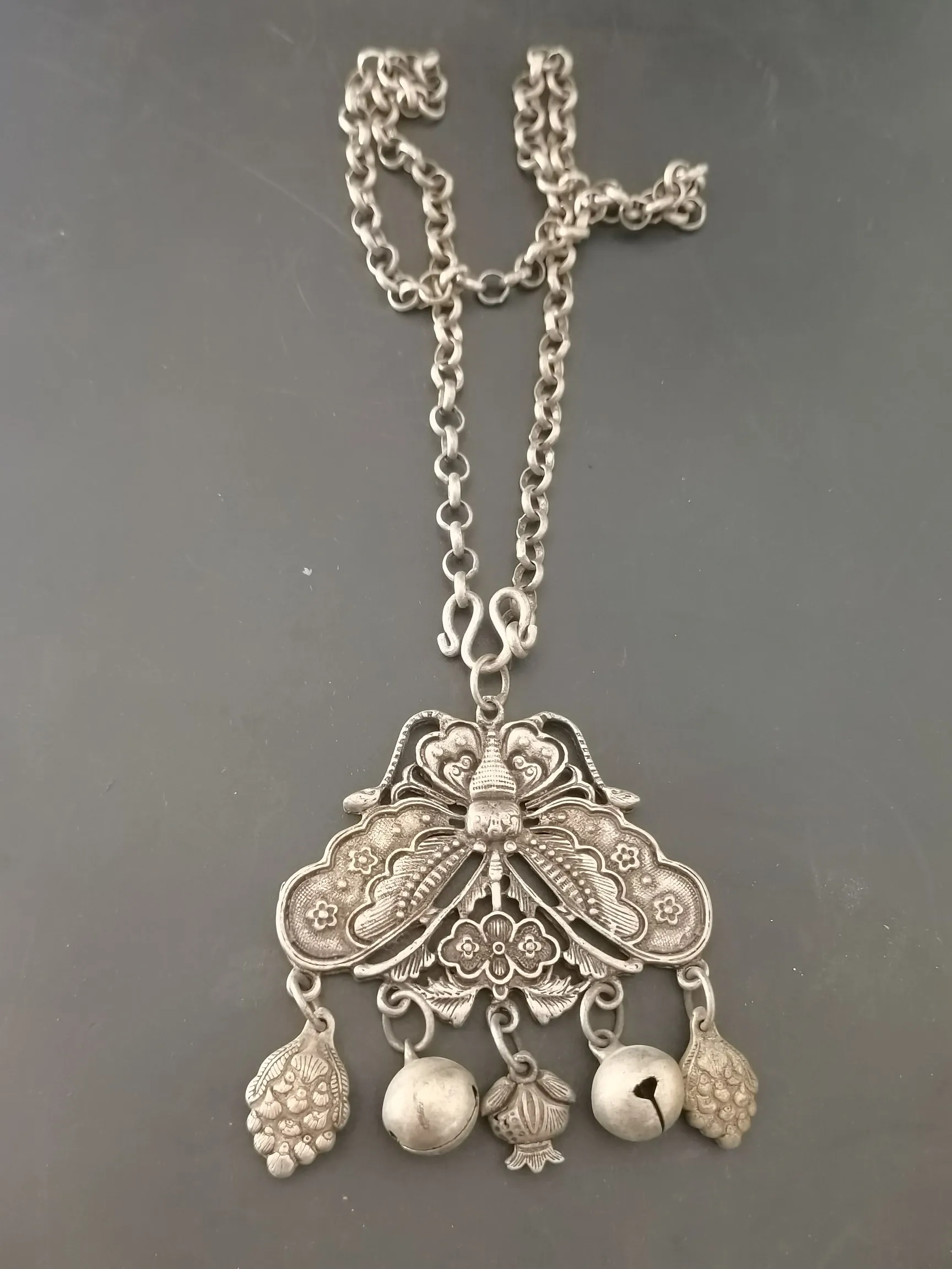 

Antique collection Old collection silver collection silver butterfly pendant necklace set of gift collection