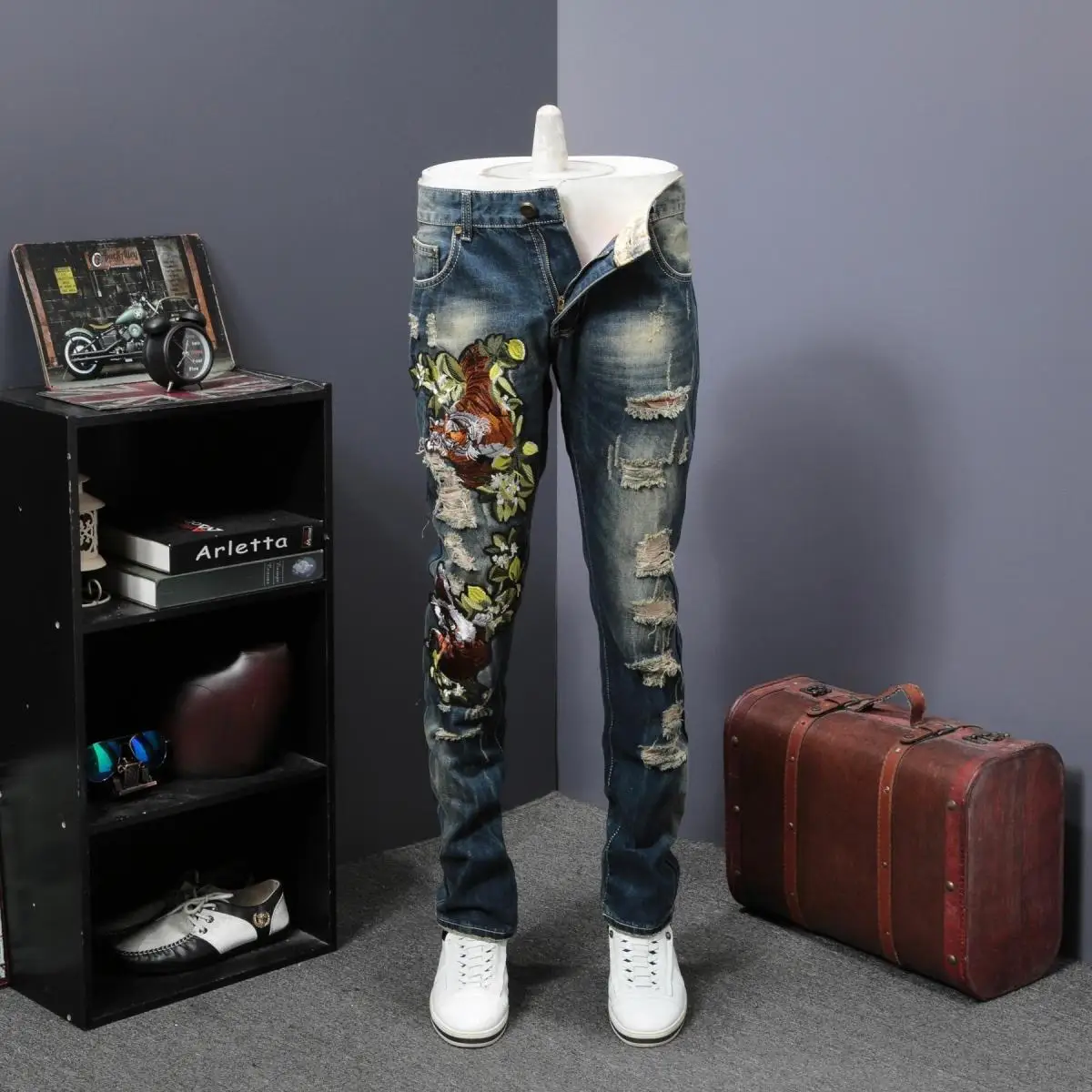 Men Embroidery Ribbed Jeans Moto Biker Denim Pant Tiger Flower Embroidery Fashion Desinger Jeans Ribbe Destroy Hole Jeans Men