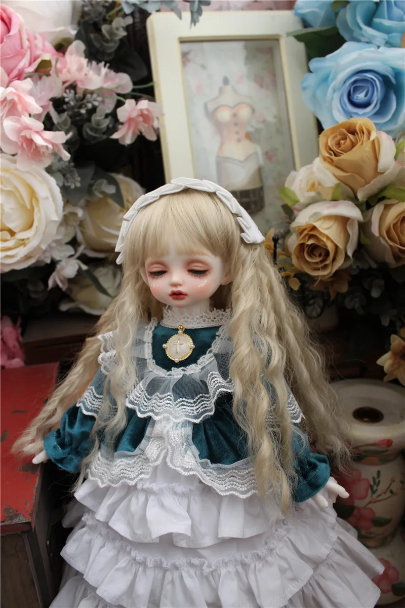 

BJD doll clothes suitable for 1/3 1/4 1/6 Blythes size green vintage dress velvet court doll set accessories