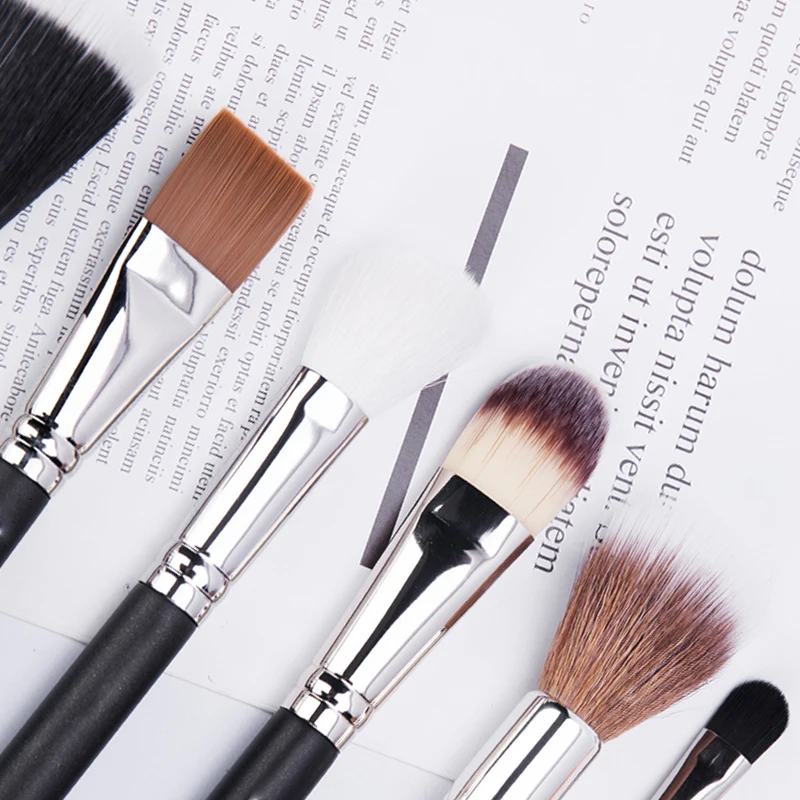 Pennelli per trucco Set di pennelli da 14 pezzi Set di pennelli per fondotinta in polvere sintetica premium per correttori per ombretti