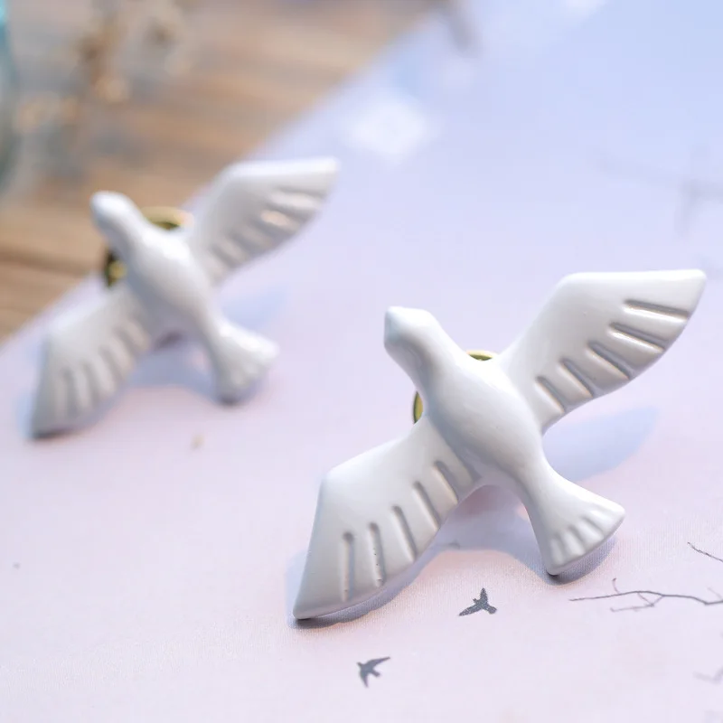 Korean Girl Brooch 2021 Fashion New Wild Small Fresh White Peace Dove Collar Pin Badge Clothing Women's Clothing Sales Coraline