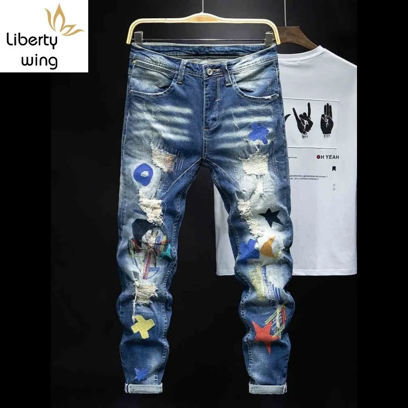 Spring New Men Embroidery Hole Ripped Jeans High Street Casual Slim Pencil Pants Fashion Pocket Zipper Denim Trousers Plus Size