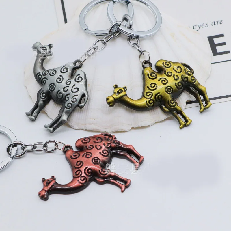 Men's Vintage Gold Color Camel Key Chains Gadgets For Men Fashion New Retro Animal Key Rings Male Jewelry Party Boys Gifts