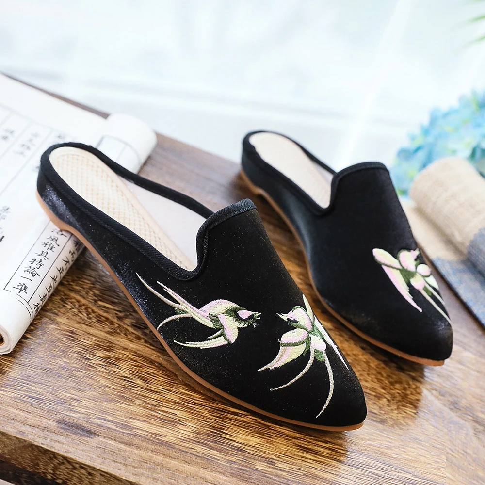 Veowalk Swallow Embroidered Women Velvet Cotton Fabric Pointed Toe Flat Slippers Summer Ladies Comfortable Soft Mules Shoes