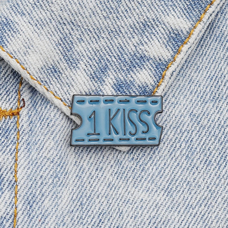 Cytheria simple blue 1 kiss pins brooches for women men lovers zinc alloy brooches jeans accessories