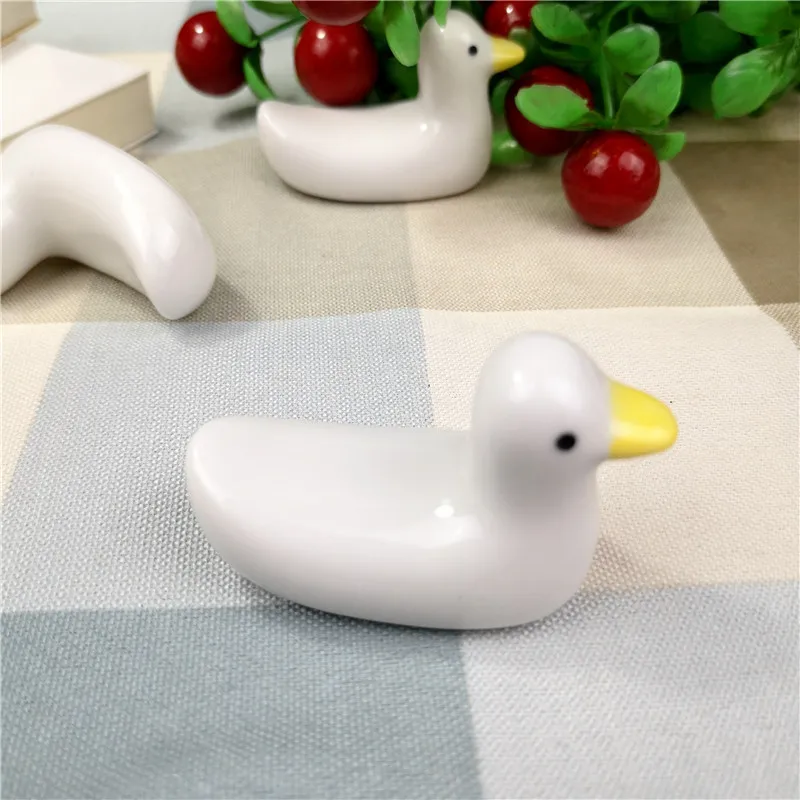 Ceramic little duck furnishing articles Japanese duck rack chopsticks home lovely ducklings chopsticks pillow pen