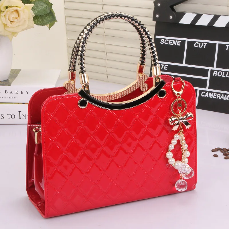 Patent leather lattice Pearl pendant women's handbags European and American fashion designer shoulder bags hard women bag