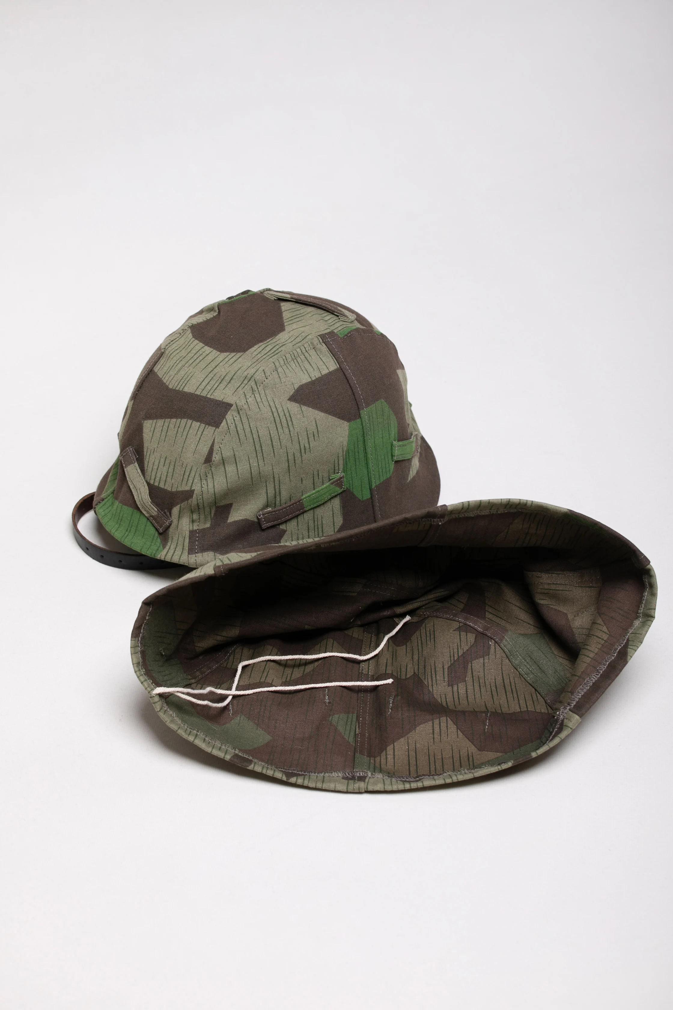 WW2 E.M.D   .German splinter camouflage helmet cover