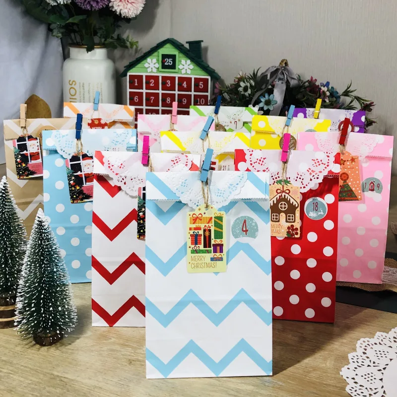 24Pcs/Set Christmas Gift Bag Color Kraft Paper Bag With Sticker Baking Cookies Packaging Bags With Tags Wedding Favor Candy Bag