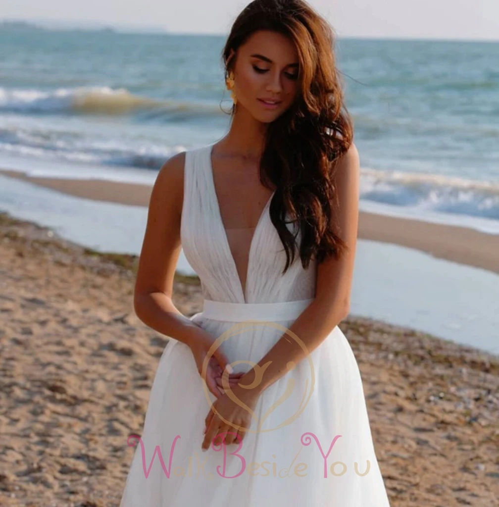 Abiti da sposa da spiaggia bianco avorio 2024 lungo Boho semplici pieghe scollo a V profondo elegante illusione abiti da sposa Sweep Train Women Bride