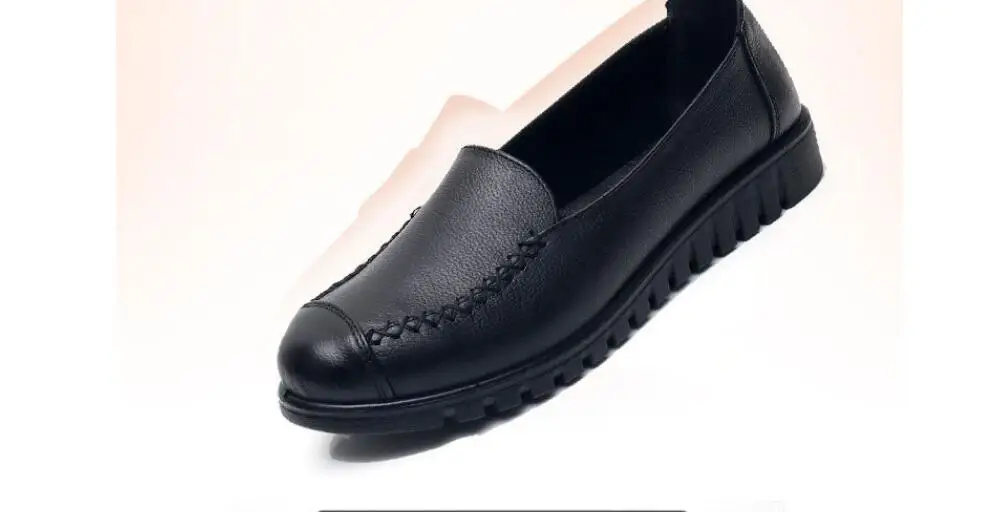 Sexy Classic new Women Geniune Leather Shoes winter Mother Loafers Soft Leisure Flats Female Casual Shallow mouth non-slip shoes