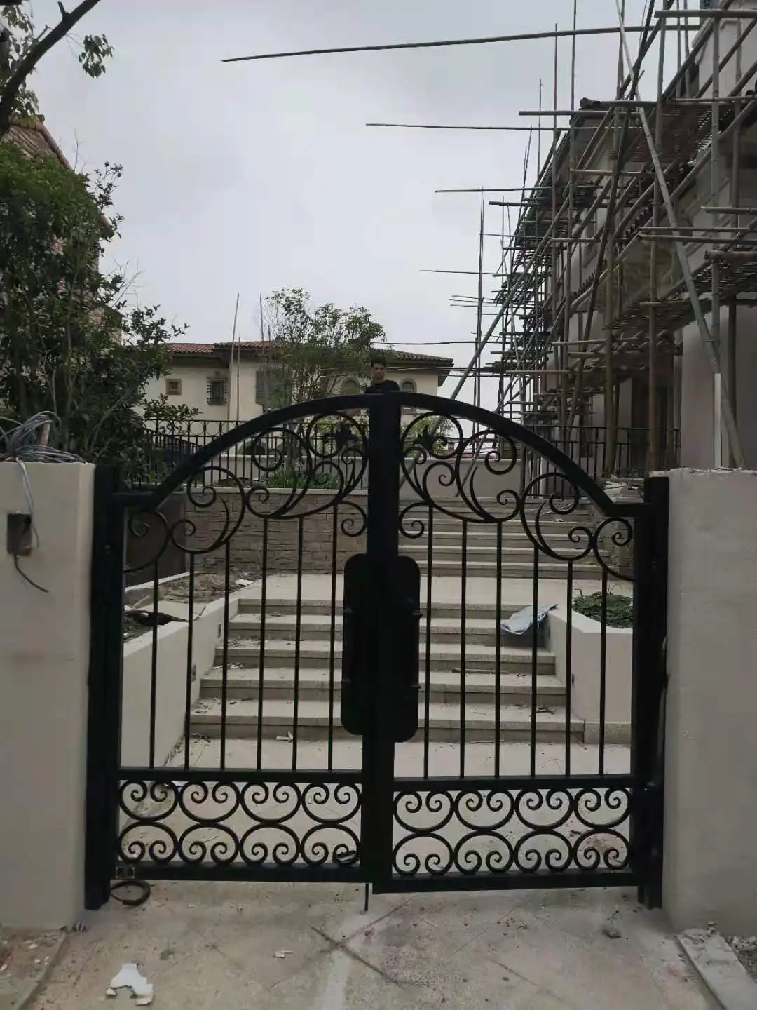 

Hench Swing Iron Gate For Luxury