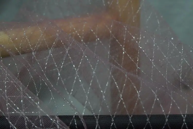 150cm Wide 1meter/lot Thin Tulle Fabric Veil Lace Fabric Material Grid Black White Gold Silver Thread Decoration X1087