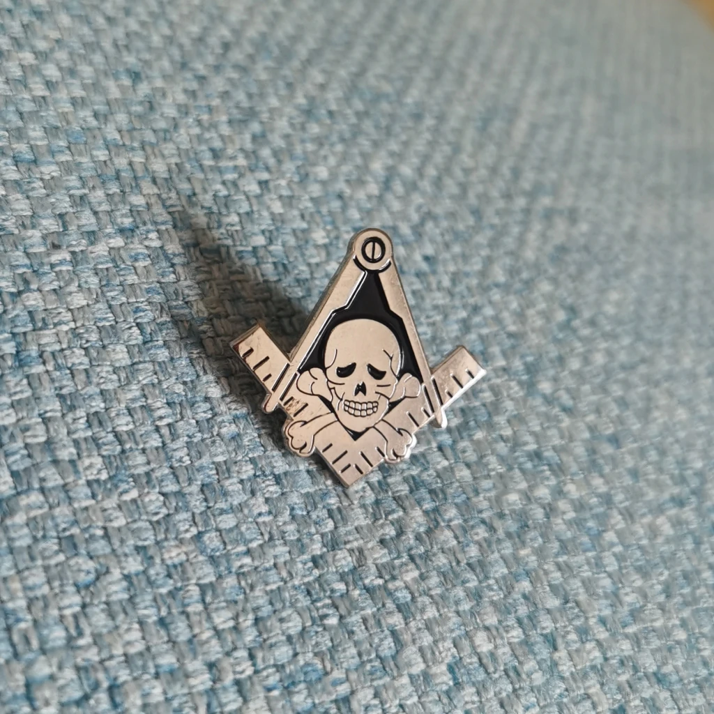 1pcs Masonic Skull and Crossbones Square and Compass Lapel Pin badge