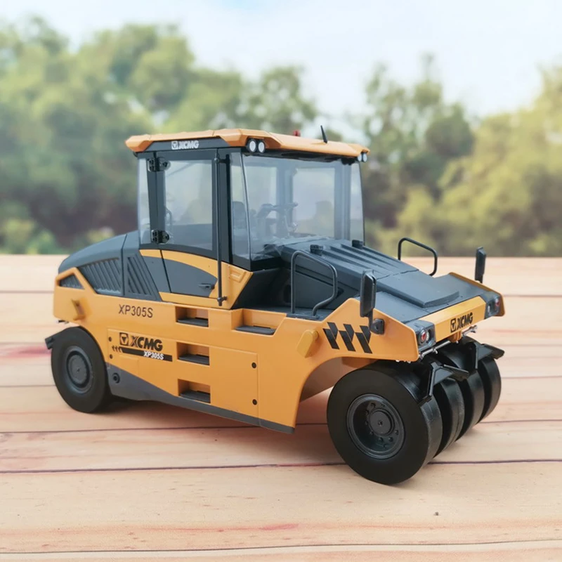 Diecast 1:25 Scale XCMG XP305S Tire Road Roller Alloy Engineering Model Collection Souvenir Ornaments Display Vehicle Toys Gifts