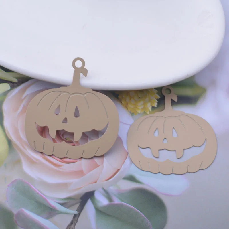 30 Stück AB6839 36*33mm Halloween-Anhänger aus Messing in Silberfarbe, Kürbis-Anhänger für die Herstellung von Halsketten und Ohrringen – Detail 4