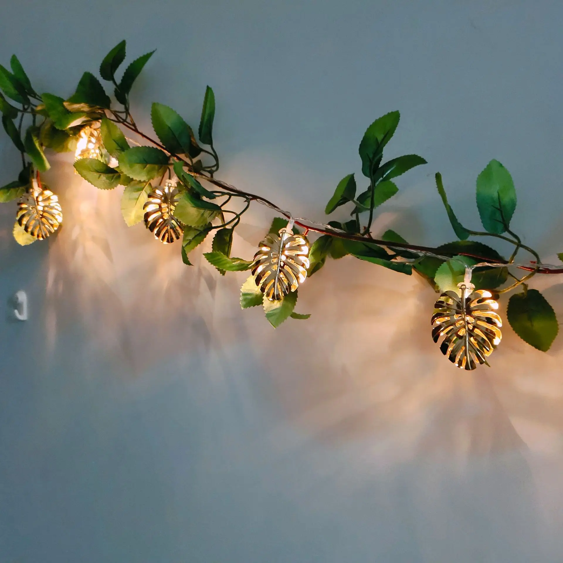 PheiLa LED Golden Leaf String Light Fairy Garland Gold Leaf Lamp USB or Battery Operated for Railing Window TV Background Decor