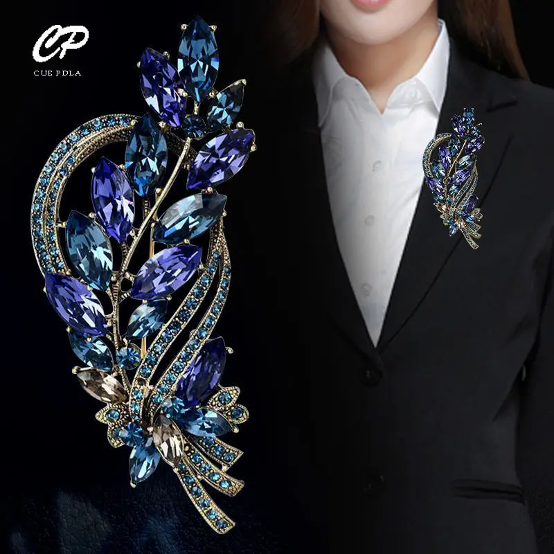 Brooch Ladies High-End Crystal Accessories Retro Atmosphere Suit Corsage Coat Brooch Birthday Gift