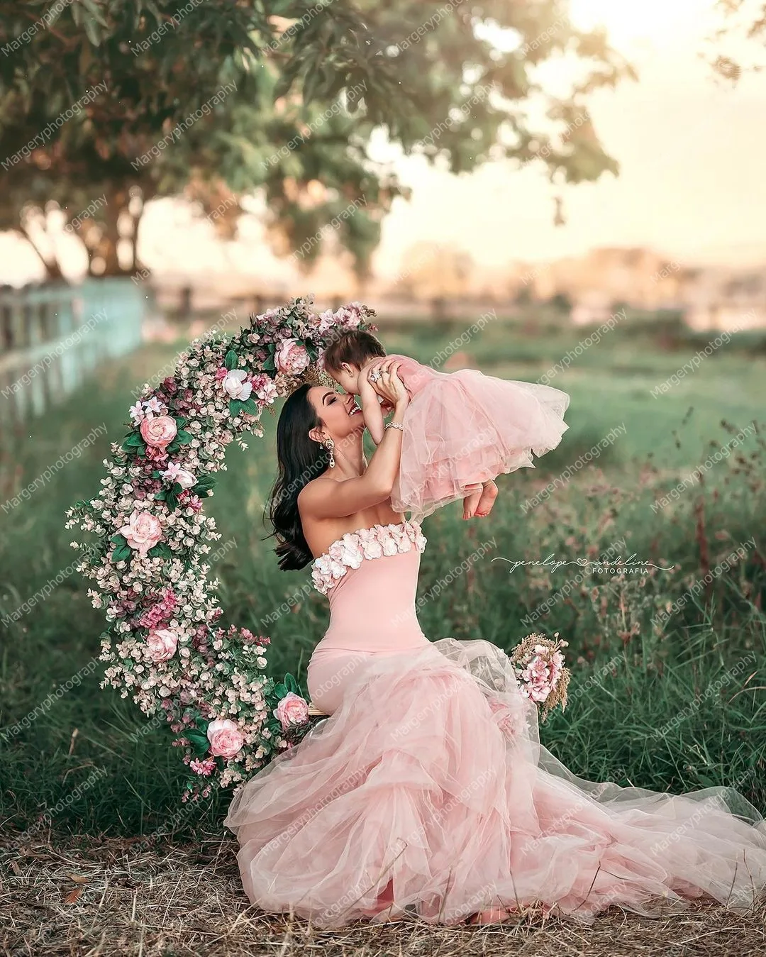 Lovely Pink Mother And Daughter Photo Shoot Dresses Mermaid Slash Neck Handmade Flower Tulle Stretchy Mom And Me Gown