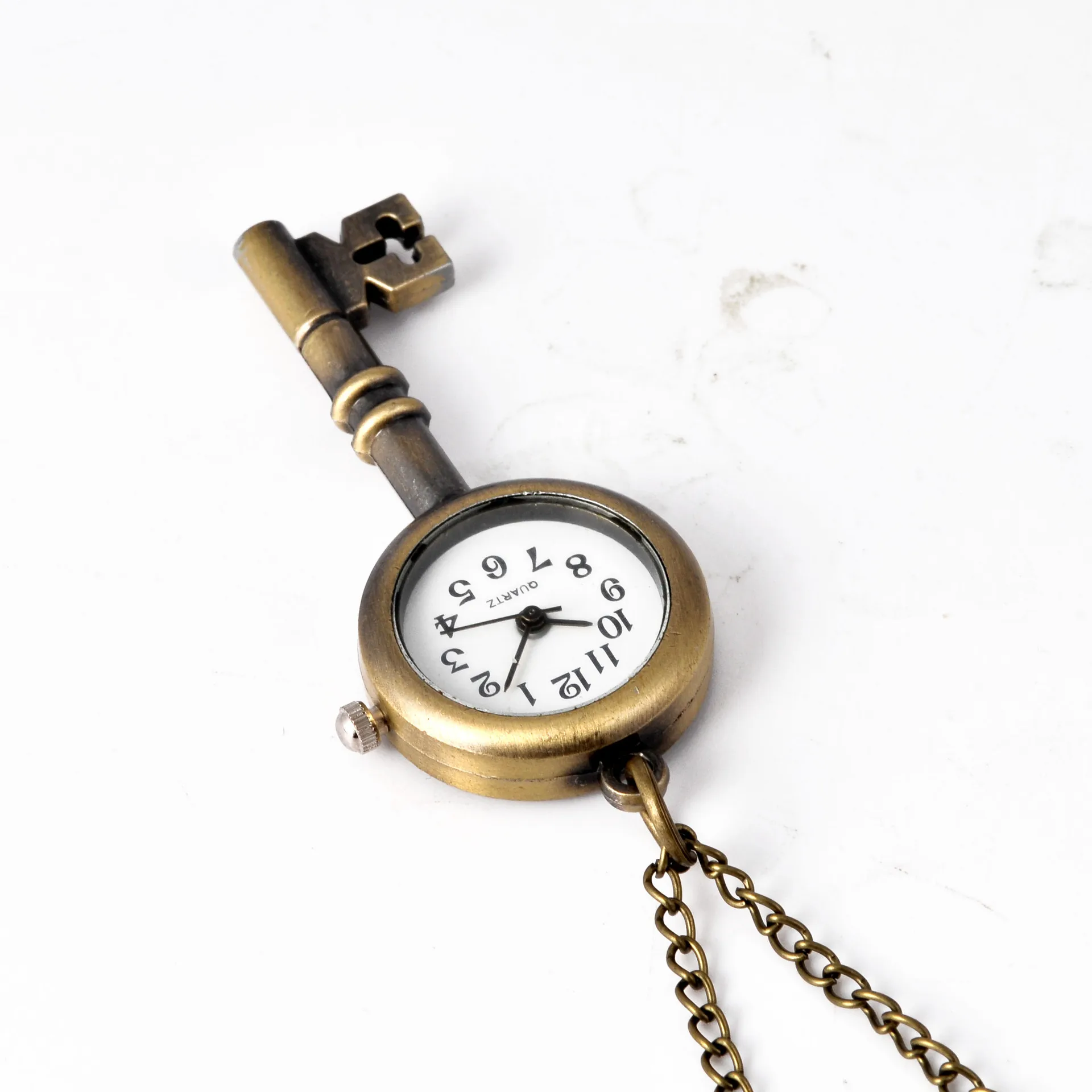 Reloj de bolsillo pequeño, llave de bronce, moda linda, 6060