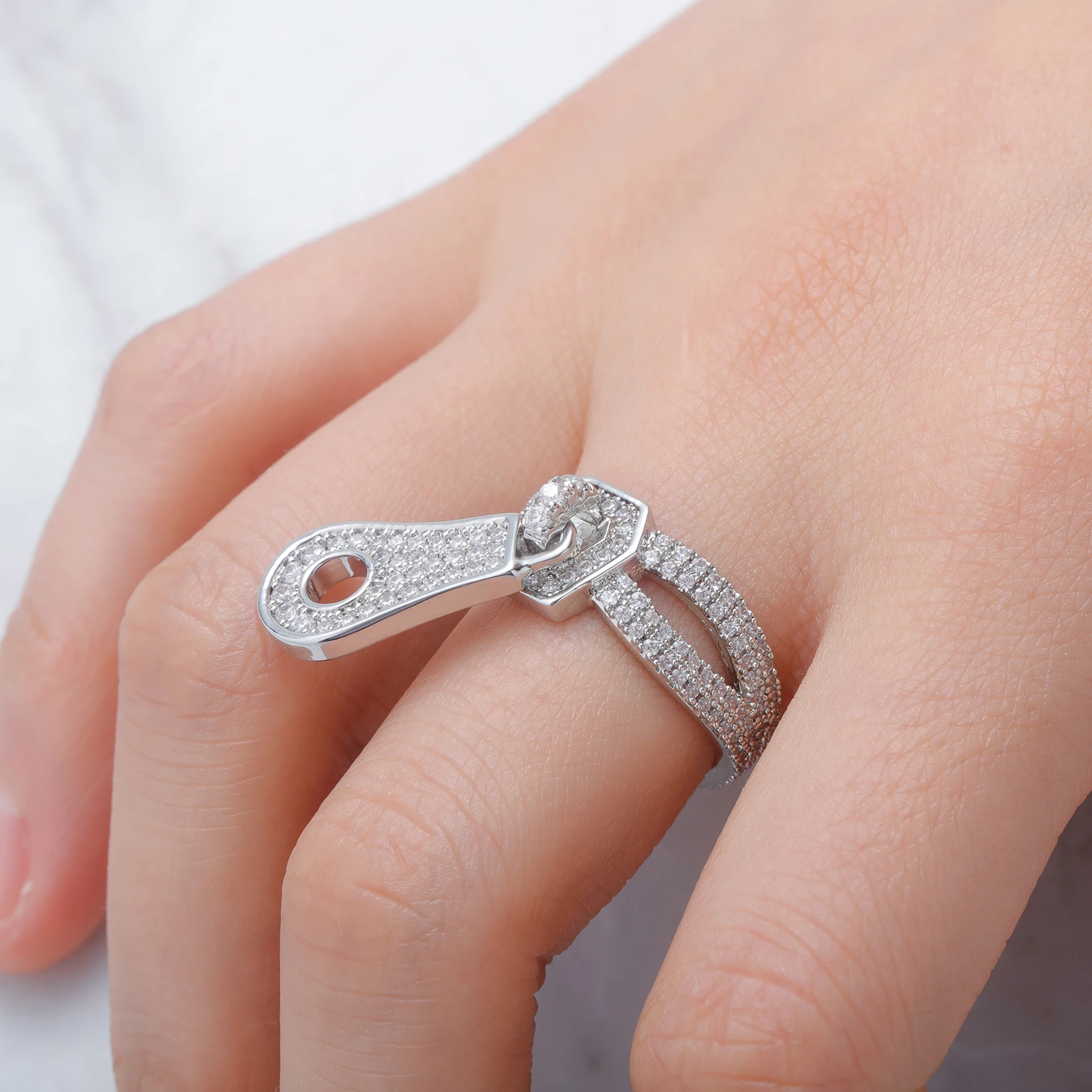 2021 New Top Iced Out Luxury Cubic Zirconia Ring Zipper Round Hip Hop Fashion Jewelry wedding eternity Women Ring For Gift